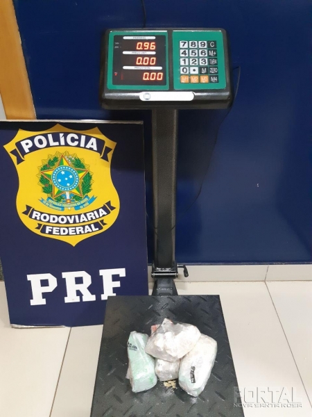 Uma mulher foi detida nesta operação. (Foto: PRF)