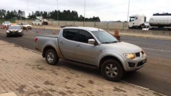 O motorista de 19 anos confessou que pegou a mercadoria em Toledo e entregaria em Cascavel.(Foto: PRF)