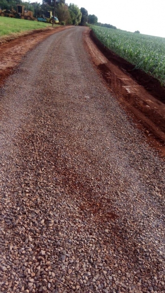 Melhorias na estrada do moinho em Alto Santa Fé. (Fotos: Colaborador)