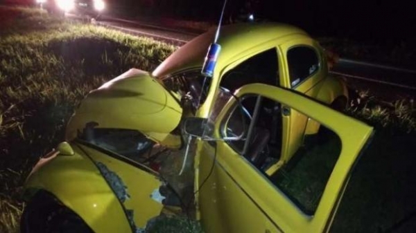 O Fusca que ficou bastante danificado (Foto: Lademar Machado )
