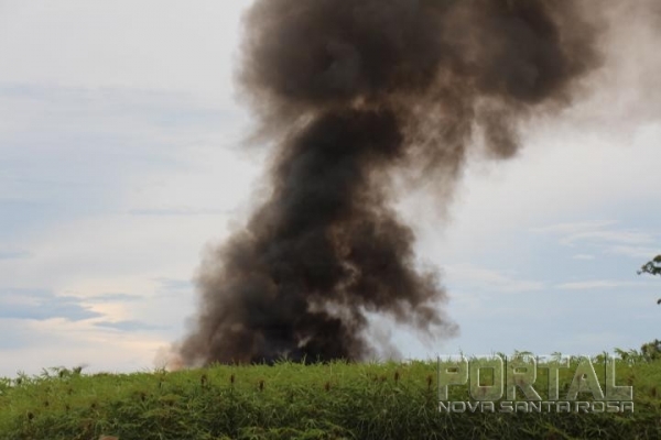 Por muitos quarterões a fumaça dava para ser vista. (Fotos: Portal Nova Santa Rosa)