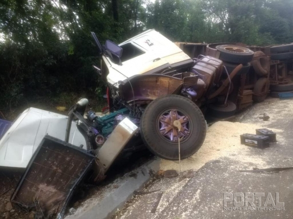 Caminhão de Palotina tomba próximo a Candói e faz uma vítima fatal (Foto: Divulgação )