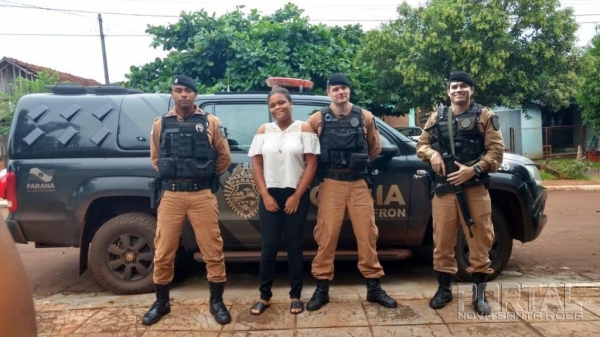 Amanda recebeu os policiais com muita alegria e emoção. (Fotos: Colaborador)