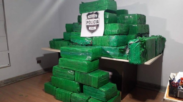 O motorista do veículo de 37 anos, foi preso em flagrante pelo crime de tráfico de drogas. (Fotos: CGN)