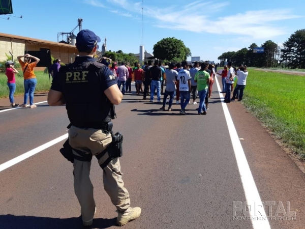 A exemplo de Guaíra a manifestação hoje é em São Miguel do Iguaçu. (Fotos: PRF)