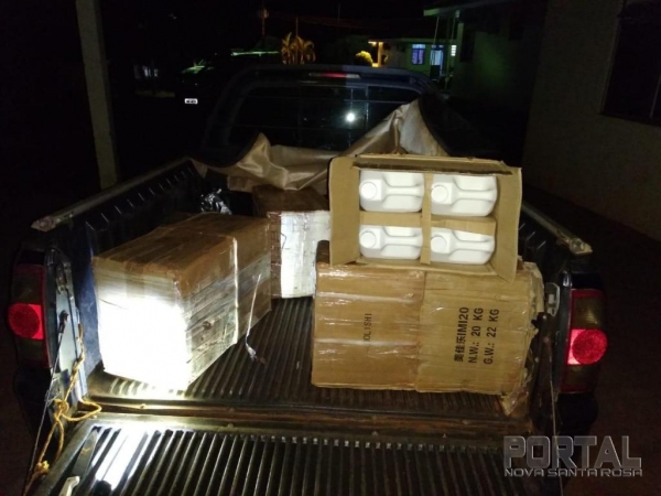 A caçamba estava carregada com 8 caixas de papelão de agrotóxicos. (Fotos: PM)