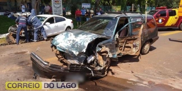 O condutor do veículo rondonense ficou ferido (Foto: Correio do Lago )