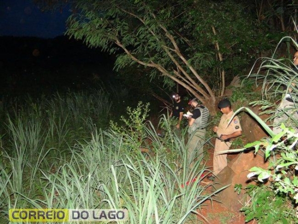 A vítima apresentava três perfurações. (Foto: Correio do Lago)