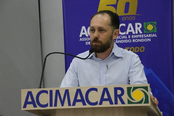Ricardo Leites em seu discurso na Acimacar. (Fotos: Assessoria