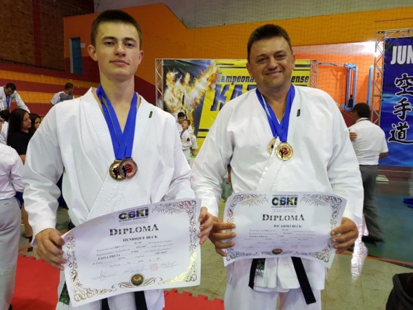 Ricardo Beck e Henrique Ricardo Beck na entrega da premiação. (Foto: Divulgação)