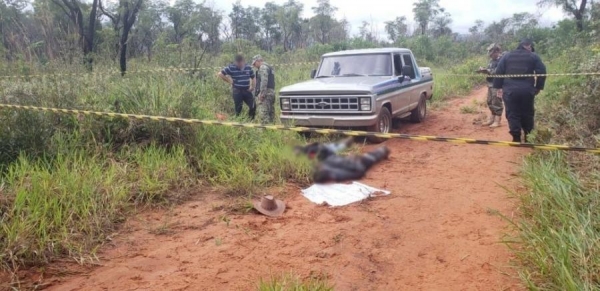 Os corpos foram amarrados pelos pés e mãos. (Foto: ABC Color)