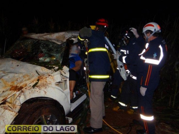 A mulher de 78 anos estava sozinha no carro (Foto: Correiro do Lago )
