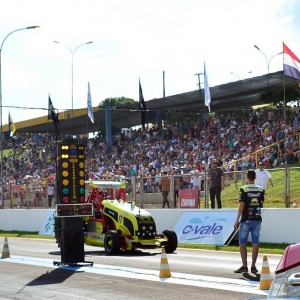 Trator da equipe Cobra Racing (Foto: Sandra Moreira)