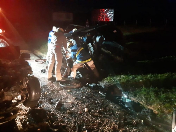 Acidente aconteceu na madrugada desta sexta-feira (19) — Foto: PRE/Divulgação