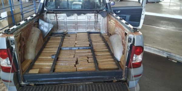 A droga estava no fundo da carroceria. (Fotos: BPFron)