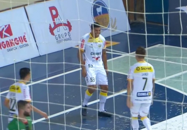 Após a vitória o time reassume a liderança da competição. (Foto: Assessoria)