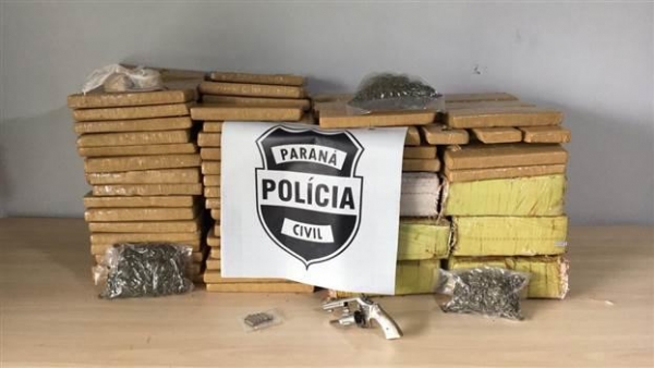 Com os presos com idades entre 27 e 57 anos, foram encontrados aproximadamente 295 kg de maconha e 70 gramas de skunk. (Foto: Reprodução)
