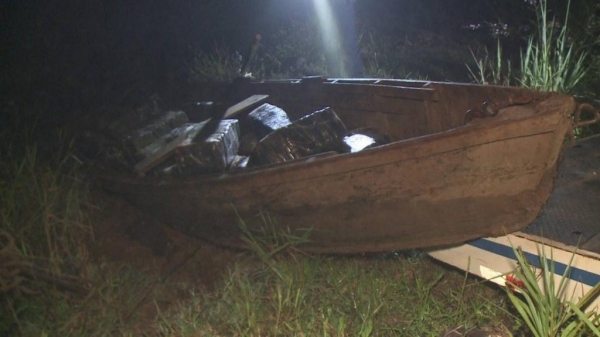A droga era transportada em uma embarcação e a apreensão ocorreu na chegada a barranca do rio.(Foto: PF)