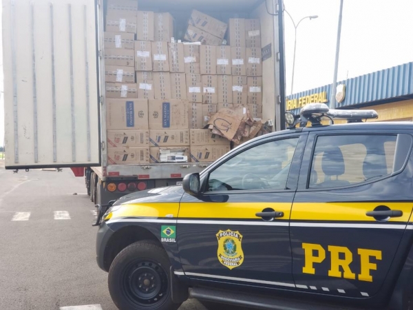 Avaliada em R$ 2,5 milhões, carga foi apreendida na BR-163, em Terra Roxa. (Foto: PRF)