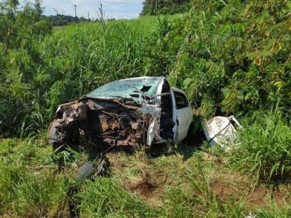 O veículo Gol ficou completamente destruído. (Foto: Reprodução)
