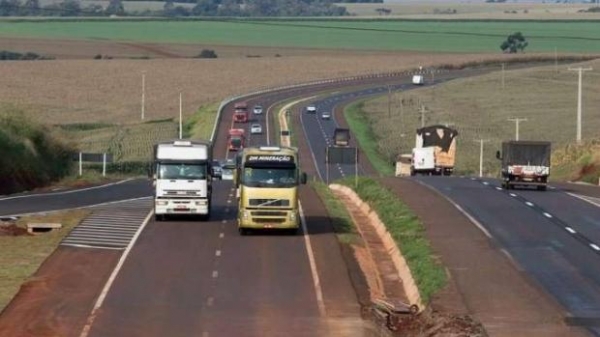 Embora o tráfego esteja liberado a orientação do Dnit é para que motoristas se mantenham atentos ao dirigir. (Foto: Reprodução)