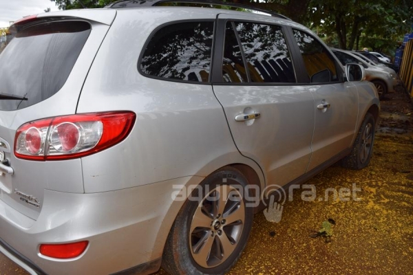 O contrabando e os veículos foram encaminhados ao posto da PRF de Quatro Pontes (Foto: Fernanda Bourscheidt/AquiAgora.net )