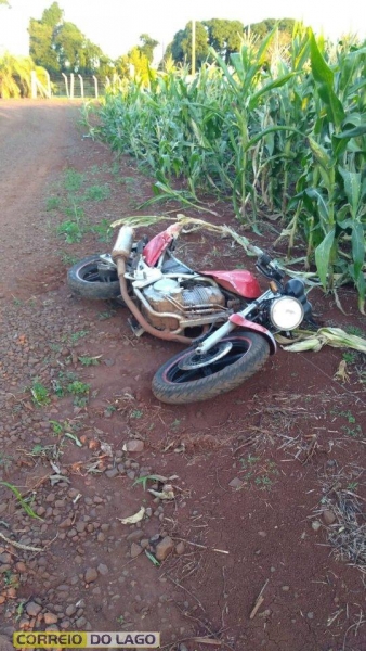 A moto foi abandonada. (Foto: Correio do Lago)