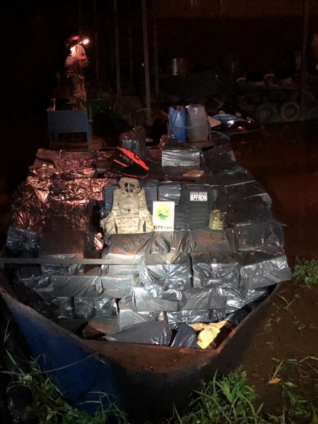  Barco de ferro “gala “ de grandes proporções com aproximadamente 10x4 metros equipado com motor 200HP. (Foto: BPFron)