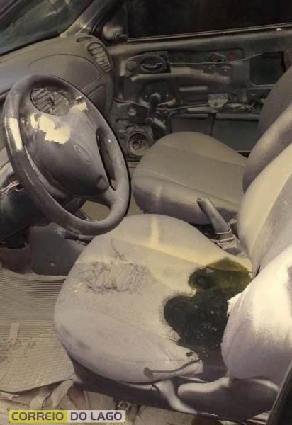 A mulher acredita que quem danificou o veículo foi seu ex,(Foto: Correio do Lago)