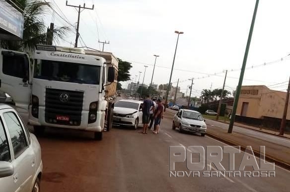 O acidente resultou em danos matérias nos veículos. (Fotos: Portal Palotina)