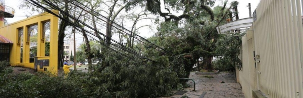 Vendavais e granizo afetam mais de sete mil pessoas no Paraná. Foto: Geraldo Bubniak/ANPr