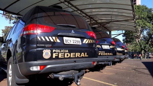 Segundo a PF, o grupo criminoso investigado era especializado no tráfico de drogas, armas e munição do Paraguai para o Brasil e no envio de motocicletas roubadas e furtadas para o país vizinho — Foto: PF/Divulgação