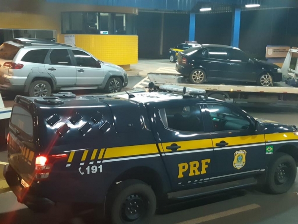 Os veículos transitavam juntos e em alta velocidade pela BR-272. (Fotos: PRF)