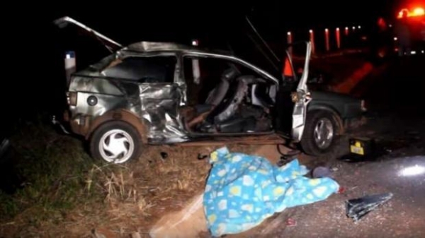 A colisão envolveu um Volkswagen Gol, uma Chevrolet Montana e uma motocicleta Honda Titan..(Foto: Umuarama News)