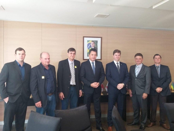 Participaram do encontro o Deputado Federal, Sérgio Souza, Prefeito Norberto Pinz, o Presidente da Câmara de Vereadores de Nova Santa Rosa, Ari Schmidt, o ex-vereador Alvido Hergesell e o vereador Felipe Schindler (Chiquinho). Foto: Divulgação