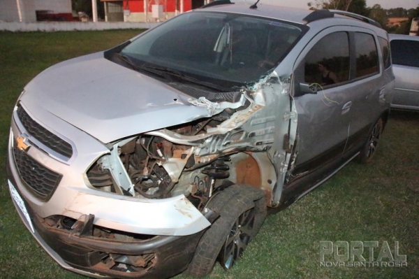 A frente da Spin ficou destruída. (Foto: Portal Nova Santa Rosa)