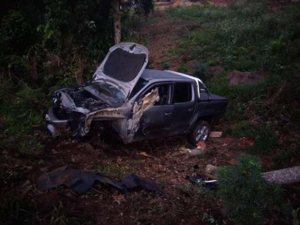 Batida envolveu Amarok, Corolla, além de dois caminhões. (Fotos: PRF)