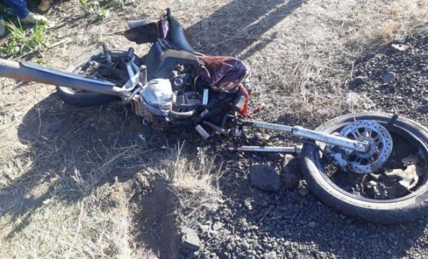 A motocicleta ficou totalmente destruída.(Fotos: NP Diário)