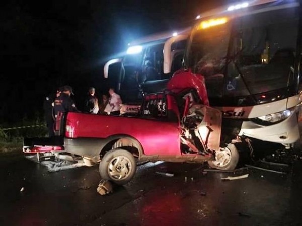 O condutor da Strada morador em Santa Izabel do Oeste, morreu no local.(Foto: Reprodução)