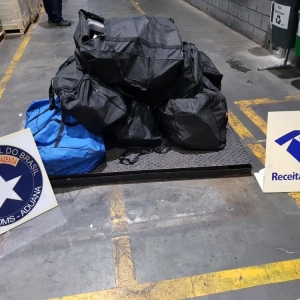 De janeiro a julho de 2019, foram apreendidas 7,5 toneladas de cocaína no Porto de Paranaguá — Foto: Divulgação/Receita Federal do Brasil
