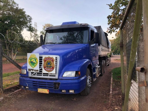 Carreta apreendida. (Fotos: BPFron)