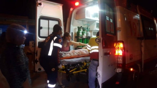A mulher estava com graves ferimentos e estava inconsciente quando os socorristas chegaram. (Fotos: CGN)