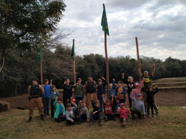 O Coral do BPFRON é um projeto social que busca aproximar a Polícia Militar a comunidade por intermédio da  música; valores cívicos e disciplina. (Foto: BPFRON)