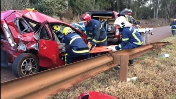 Socorristas e médico do Siate, ABTR e PRE foram acionados atender a ocorrência. (Foto: Catve)
