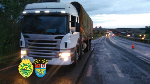 O caminhão seguia Toledo a Cascavel. (Fotos: BPFron)