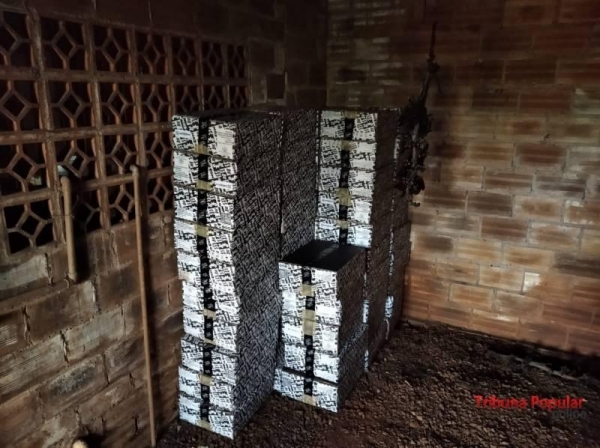 No local foram encontradas mais de 66 caixas de essência de narguilé. (Foto: Divulgação)