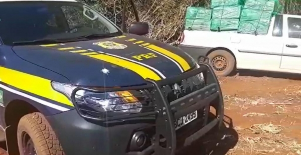 O veículo foi acompanhado pela aeronave da PRF até ser abandonado às margens de uma mata. (Fotos: PRF)