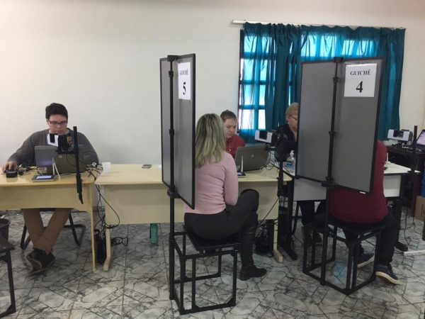 O atendimento está sendo realizado junto a Acinsar. (Fotos: Portal Nova Santa Rosa)