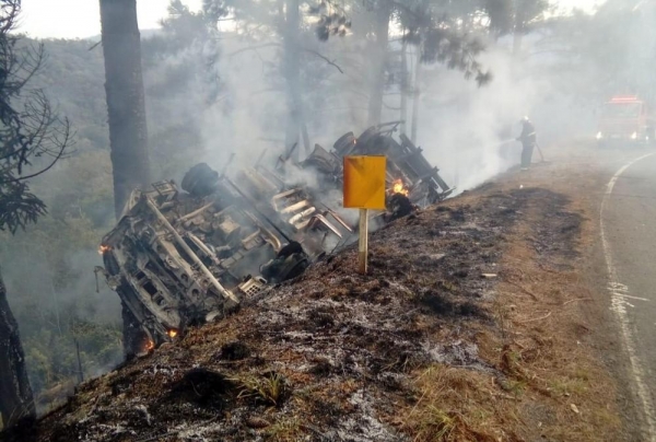 Corpo de Bombeiros foi acionado por volta das 6h50, na PR-170 — Foto: Corpo de Bombeiros/Divulgação
