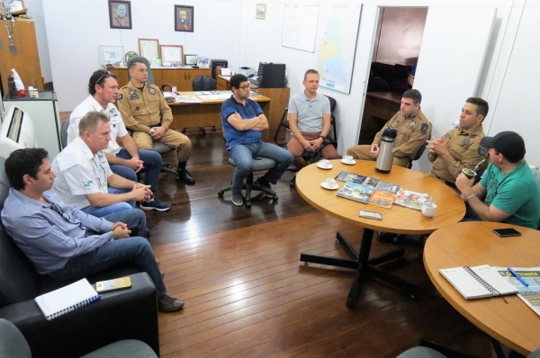Reunião na sede do BPFron: roubo e furto de barcos está ligado ao contrabando. (Foto: Cristiano Viteck)